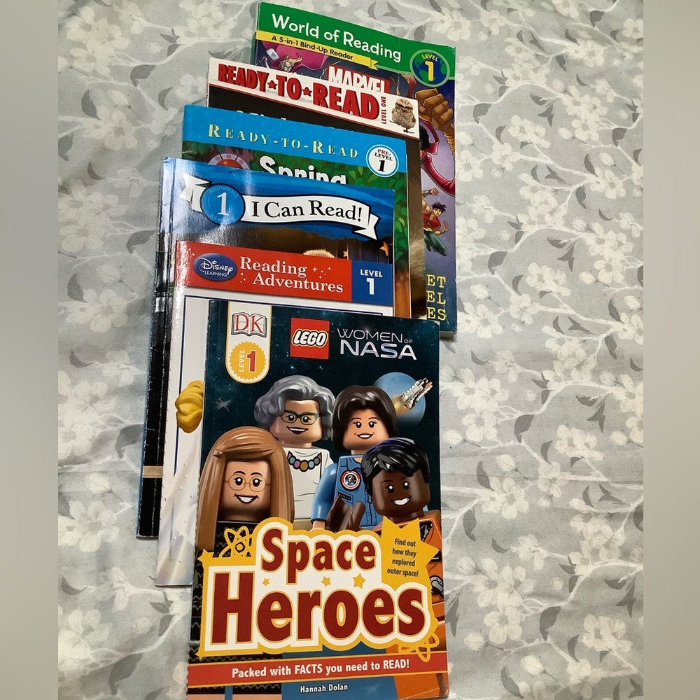 Lego Women of NASA Space Heroes Book - Blue, Yellow, White, Black